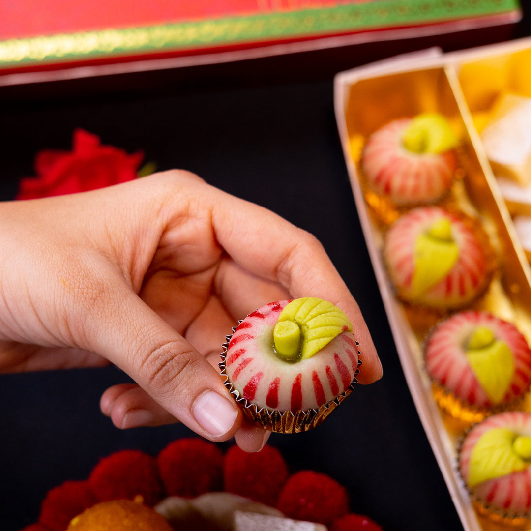 Maharaja Classics (MOTICHUR LADOO, KAJU APPLE, KAJU KATLI, GULAB JAMUN)